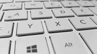 Web版YouTubeの操作はショートカットキーが楽々！