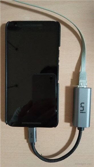 スマートフォンを有線でネットワーク接続する方法。
