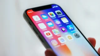 iPhoneで複数のウィジェットを重ねて表示する方法（スマートスタック）