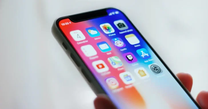 iPhoneで複数のウィジェットを重ねて表示する方法（スマートスタック）。
